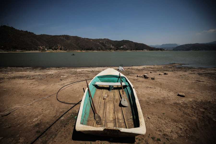 A boat stranded on the dry floor of the Miguel Alemán dam on February 28, 2024, in Valle de Bravo, Mexico.