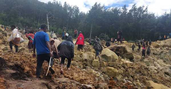 Survivors of massive Papua New Guinea landslide moved to safer ground