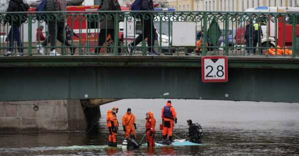 Seven dead after bus plunges from bridge in St Petersburg