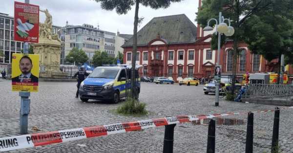 German police officer among six injured in knife attack