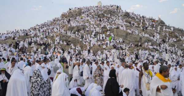 Muslim pilgrims converge at Mount Arafat for worship as Hajj reaches its peak