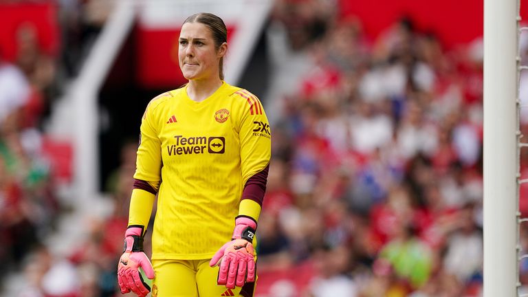 Mary Earps transfer: Manchester United and England goalkeeper to join PSG at end of contract