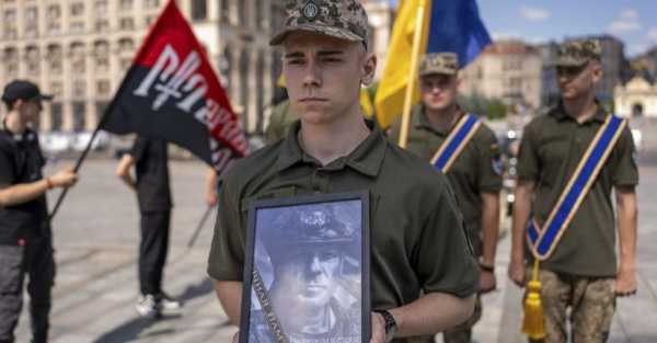 Ukrainian troops pay last respects to Briton killed in clash with Russian forces
