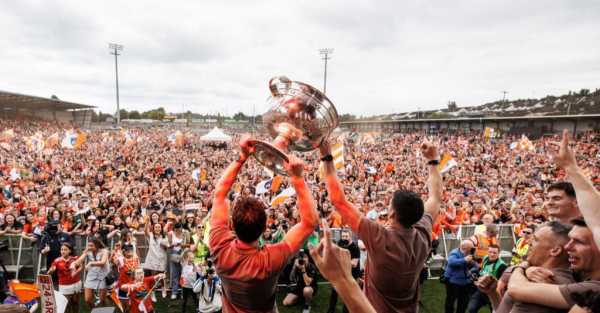 All-Ireland champions Armagh greeted by thousands of fans at homecoming