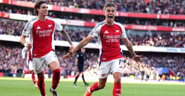 Arsenal strike twice in stoppage time to see off stubborn Leicester