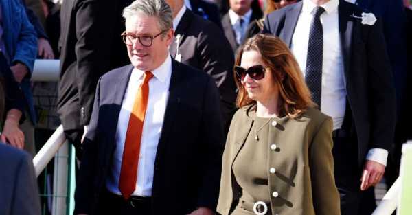 Starmer faces possible probe over clothing donations to his wife