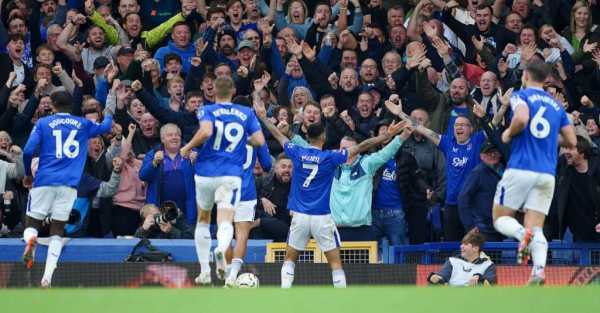 Dwight McNeil’s double downs Crystal Palace and ends Everton’s wait for a win