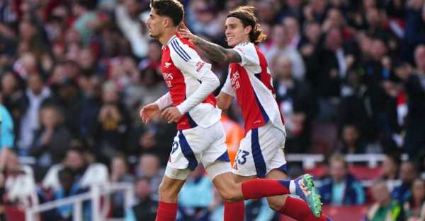 Arsenal hit back to see off Southampton and keep the pace at the top