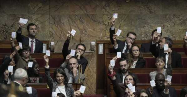 France’s minority government survives no-confidence vote