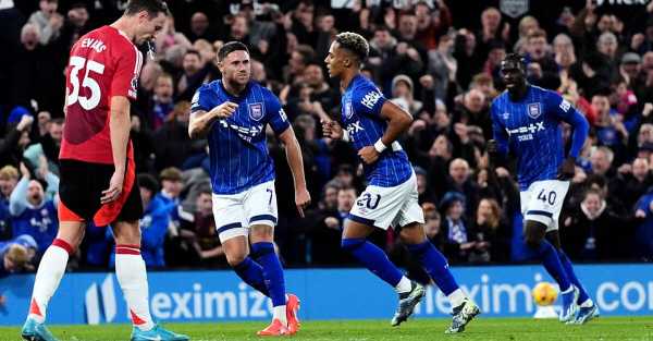 New boss Ruben Amorim settles for point on Man Utd debut as Ipswich fight back