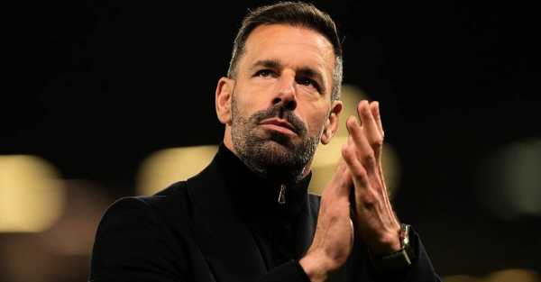 Ruud van Nistelrooy leading the race to become new Leicester manager