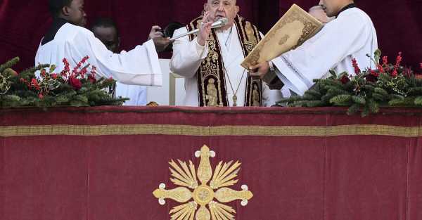 Pope Francis kicks off year-long Jubilee