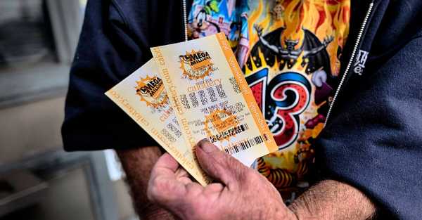 Winning billion-dollar lottery ticket sold in California