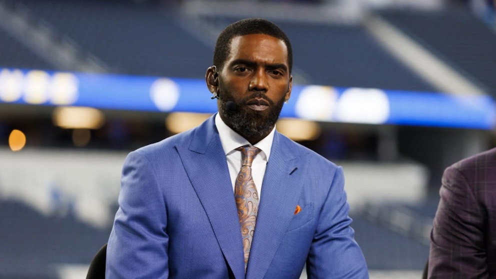 Video NFL wide receiver Randy Moss announces battle with cancer