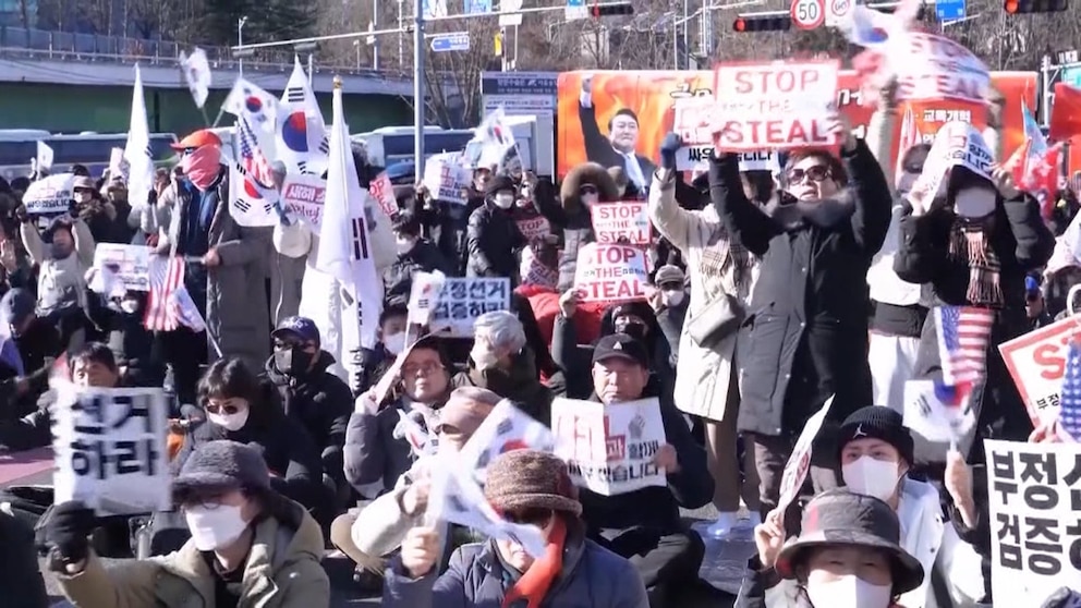 Video Protesters gather at impeached South Korean president’s residence