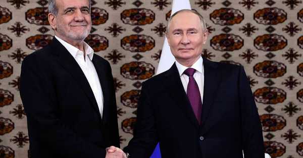 Russian and Iranian leaders meet before signing partnership treaty