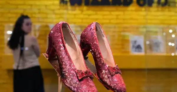 Man Accused of Hiding Stolen 'Wizard of Oz' Ruby Slippers Dies – Prosecutors