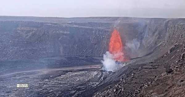 Hawaii's Kilauea Volcano Resumes Dazzling Lava Show