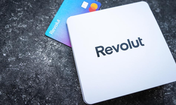 Revolut aims to become a British bank. Fintech puts down roots in London