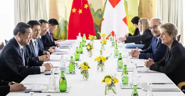 Tariff talks between US and Chinese officials begin in Geneva