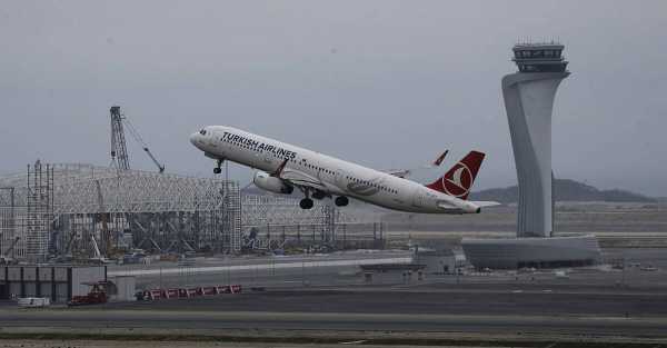 Passengers who unfasten seatbelts before plane lands face fine in Turkey