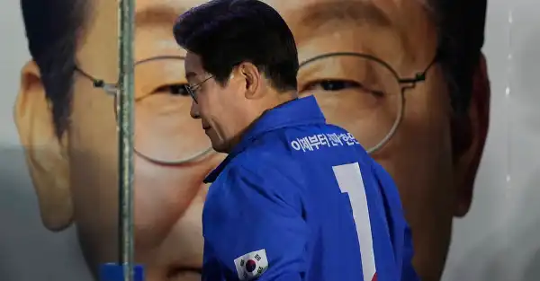 Exit Poll Shows Liberal Candidate Lee Predicted to Win South Korea Election