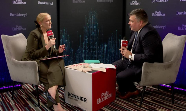 Do bank customers expect AI support?