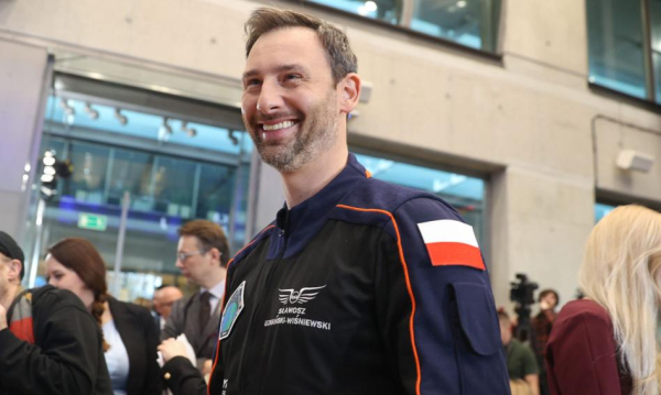 Musk Grounds Spaceships. What About a Pole's Space Flight?