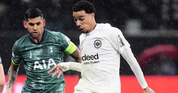 Liverpool have completed the signing of striker Hugo Ekicique from Eintracht Frankfurt.