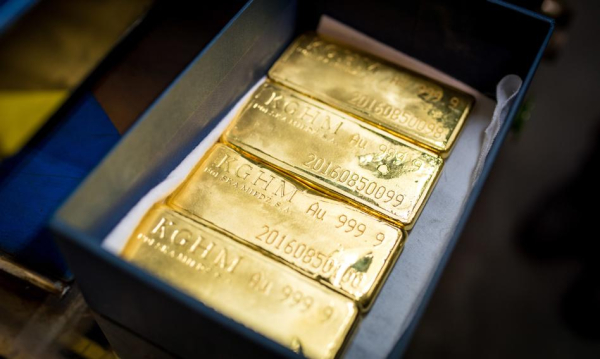 For whom, oh who, gold and silver from KGHM. Precious metals available to individual customers.