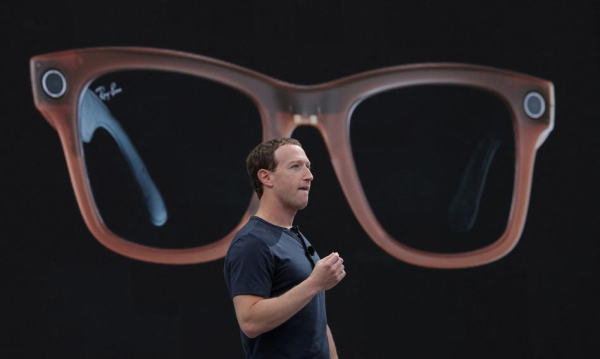 Ray-Ban Meta sunglasses are the new bestseller. Zuckerberg bought a €3 billion stake in the optical giant.
