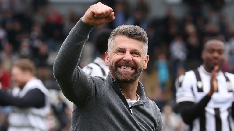 Stephen Robinson: St Mirren manager signs new three-year deal with Scottish Premier League club until 2028