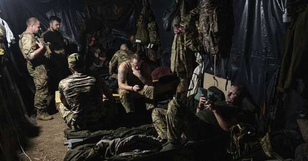 Ukrainian troops see little hope for peace as Trump's Russia deadline approaches
