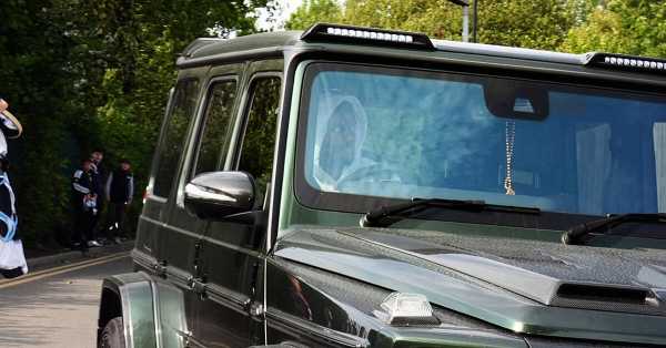 Alexander Isak arrives for Newcastle training after rest of squad leaves