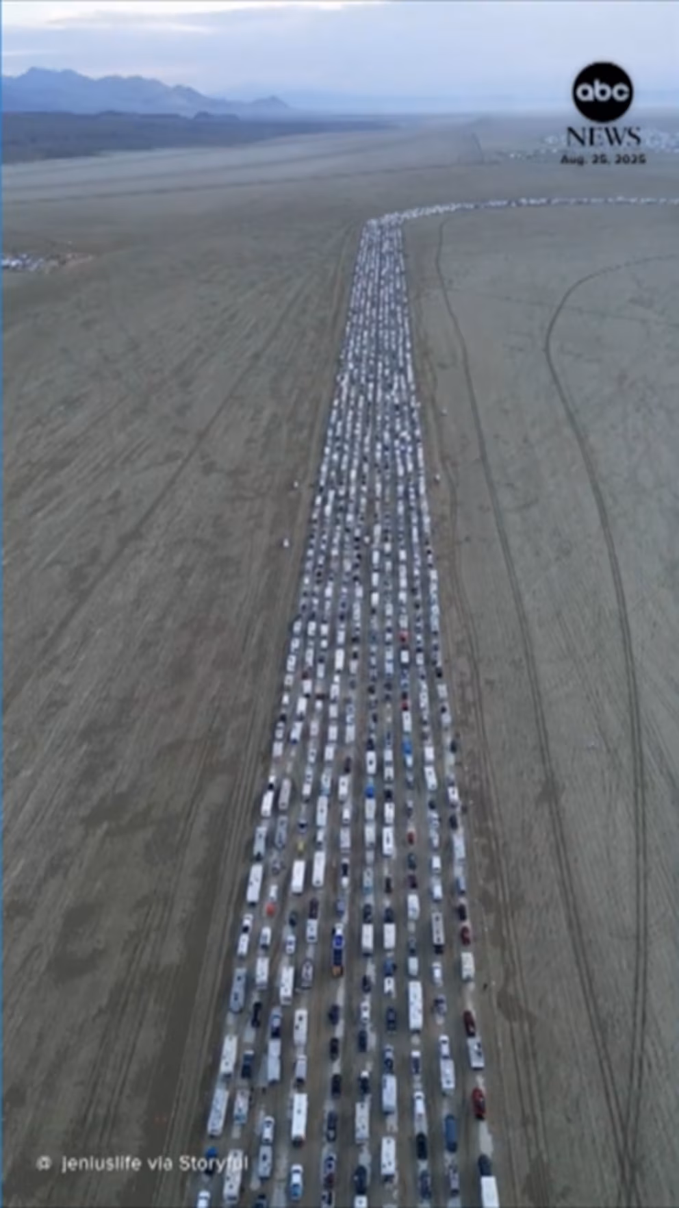 Video: Huge queue at the entrance to the Burning Man festival
