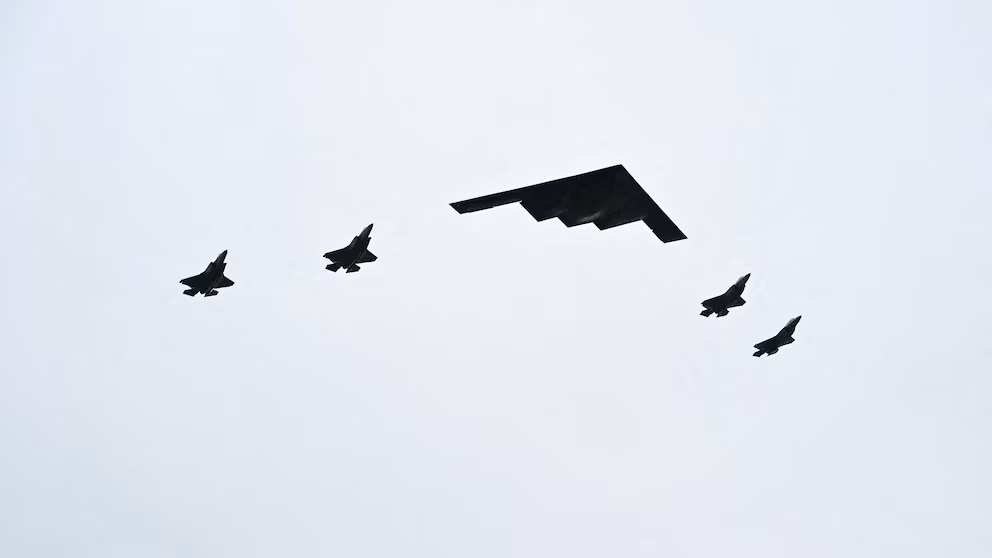 B-2 stealth bomber conducts flyover as Trump, Putin arrive at Alaska base