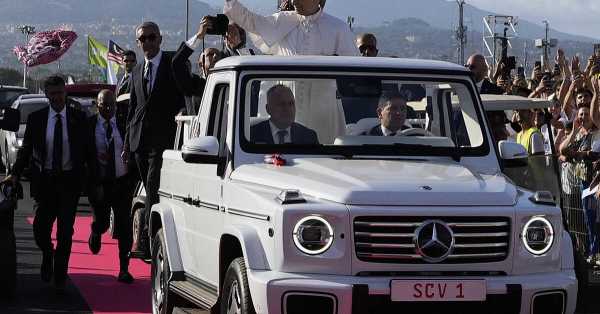 Pope tells million young Catholics 'another world is possible'