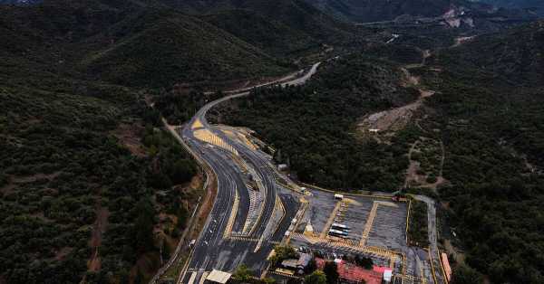 Rescuers find body during rescue operation to save people trapped in Chile copper mine