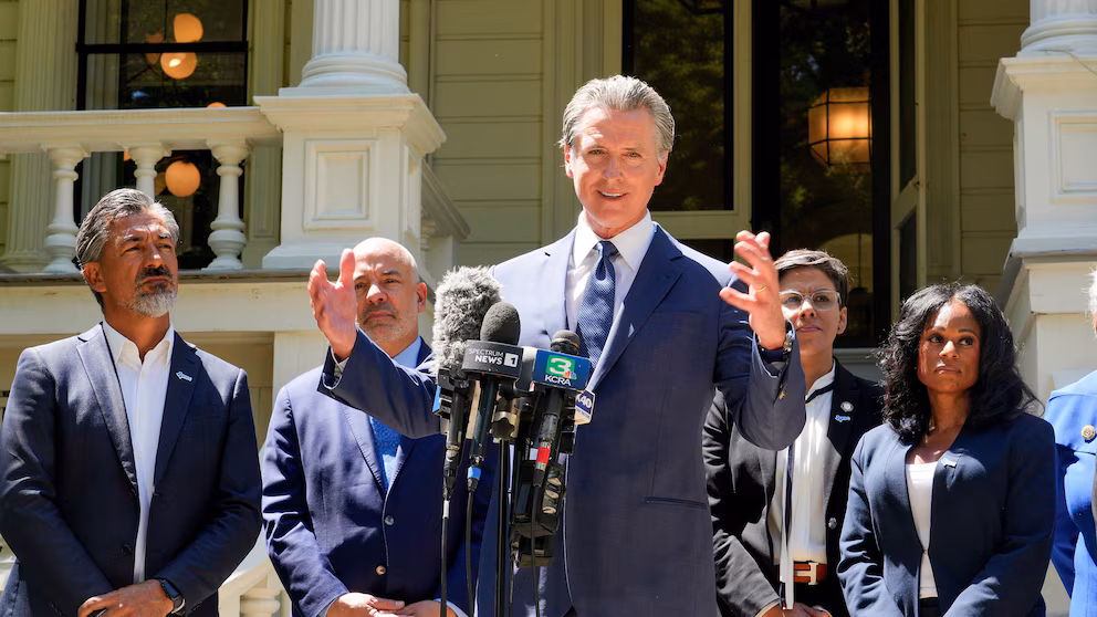 Democratic governors throw support behind Newsom, back partisan redistricting