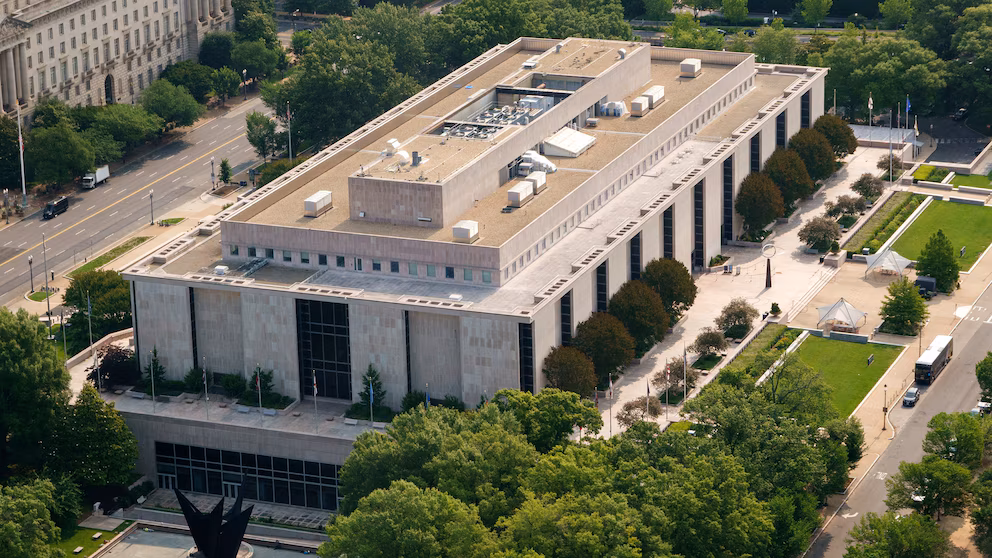 White House to conduct review of Smithsonian museum exhibitions to ensure they fit with Trump’s view of American history