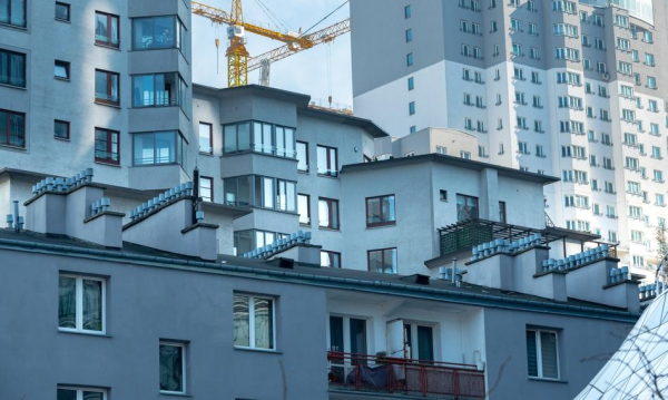 Apartments are getting cheaper. “The supply is huge, and sellers don't want to wait.”
