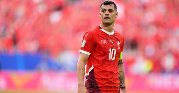 Sunderland have signed former Arsenal midfielder Granit Xhaka from Bayer Leverkusen