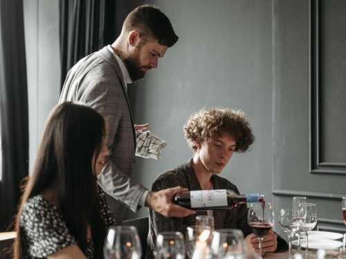 Restaurant Etiquette: 7 Mistakes That Reveal Our Ignorance