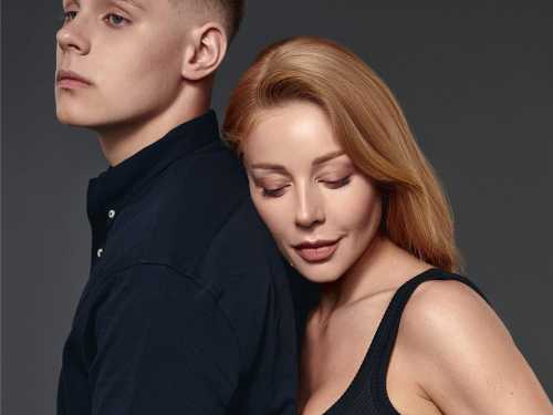 Tina Karol repeated a photo with her son that she once took with her husband