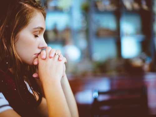 “You constantly yawn during prayer”: The priest told what to do