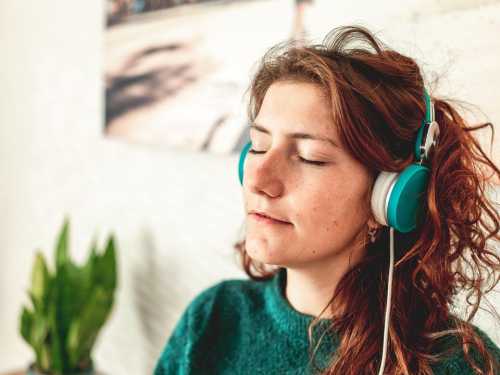 How your favorite songs help fight acute back pain