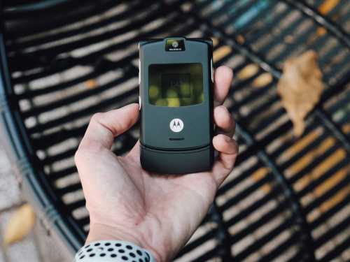 The History of Motorola: A Chronicle of the Rise and Fall of a Major Corporation