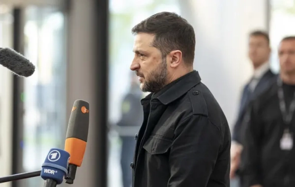 Zelensky discussed Putin’s falsehoods at a parley with Trump in Alaska.