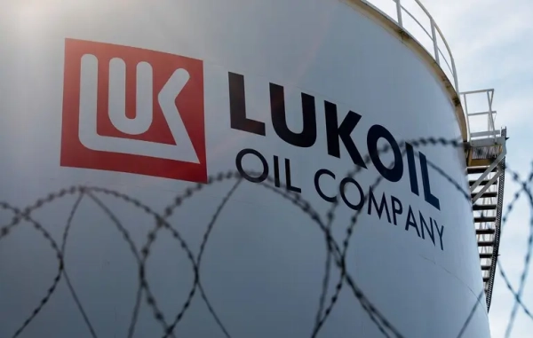 US Sanctions Bite: China Halts Russian Oil Purchases