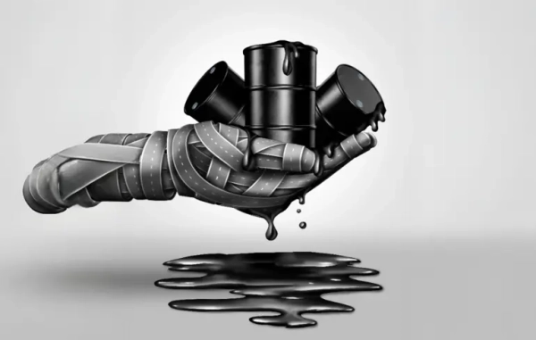 Sikorsky-Orban Clash Online: Hungary Keeps Buying Russian Oil